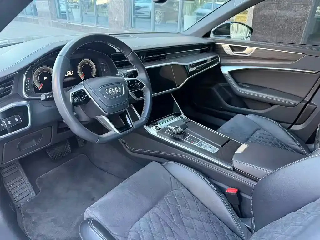 Audi A6L — фото 9