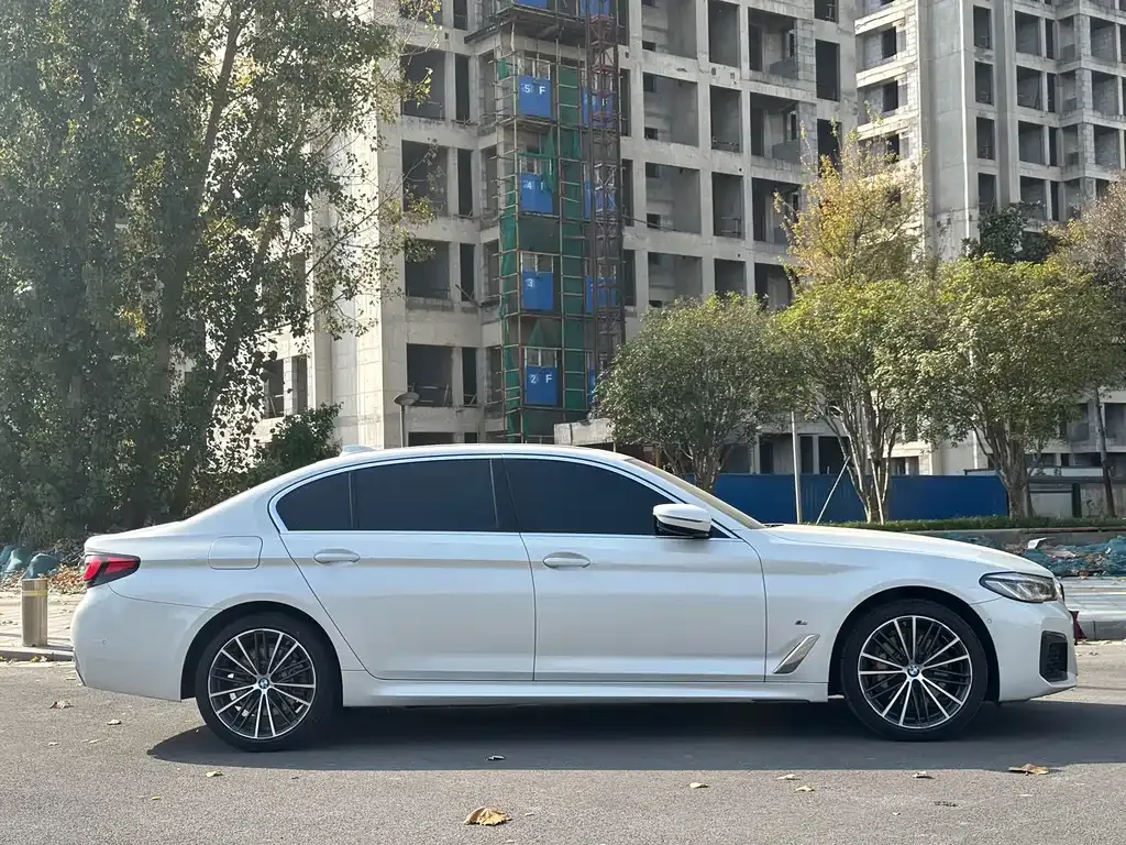 BMW 5 Series — фото 4