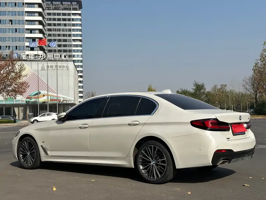 BMW 5 Series — фото 5