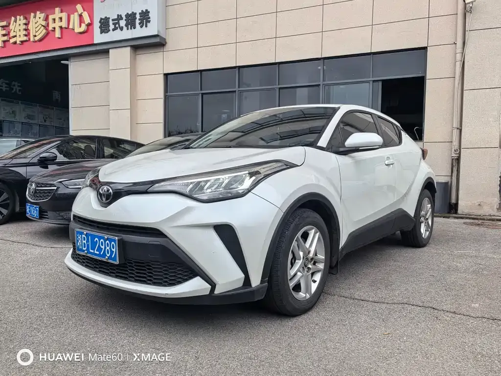 Toyota C-HR — фото 1