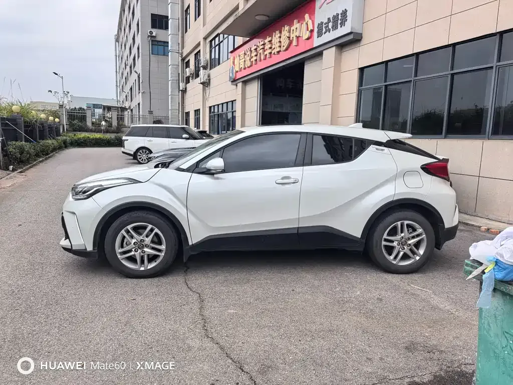 Toyota C-HR — фото 2