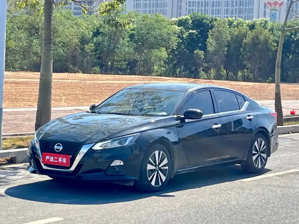 Nissan Teana — фото 1