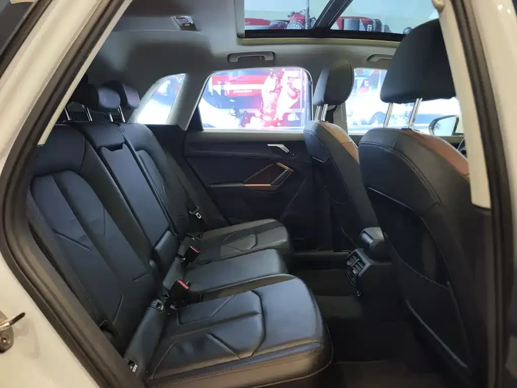 Audi Q3 2023 из CN, фото 9