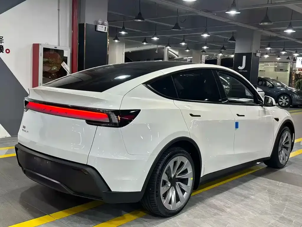 Tesla Model Y 2025 из CN, фото 4