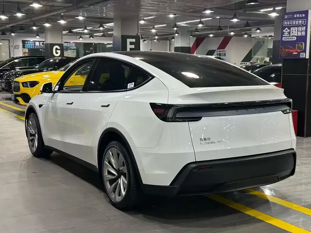 Tesla Model Y 2025 из CN, фото 6