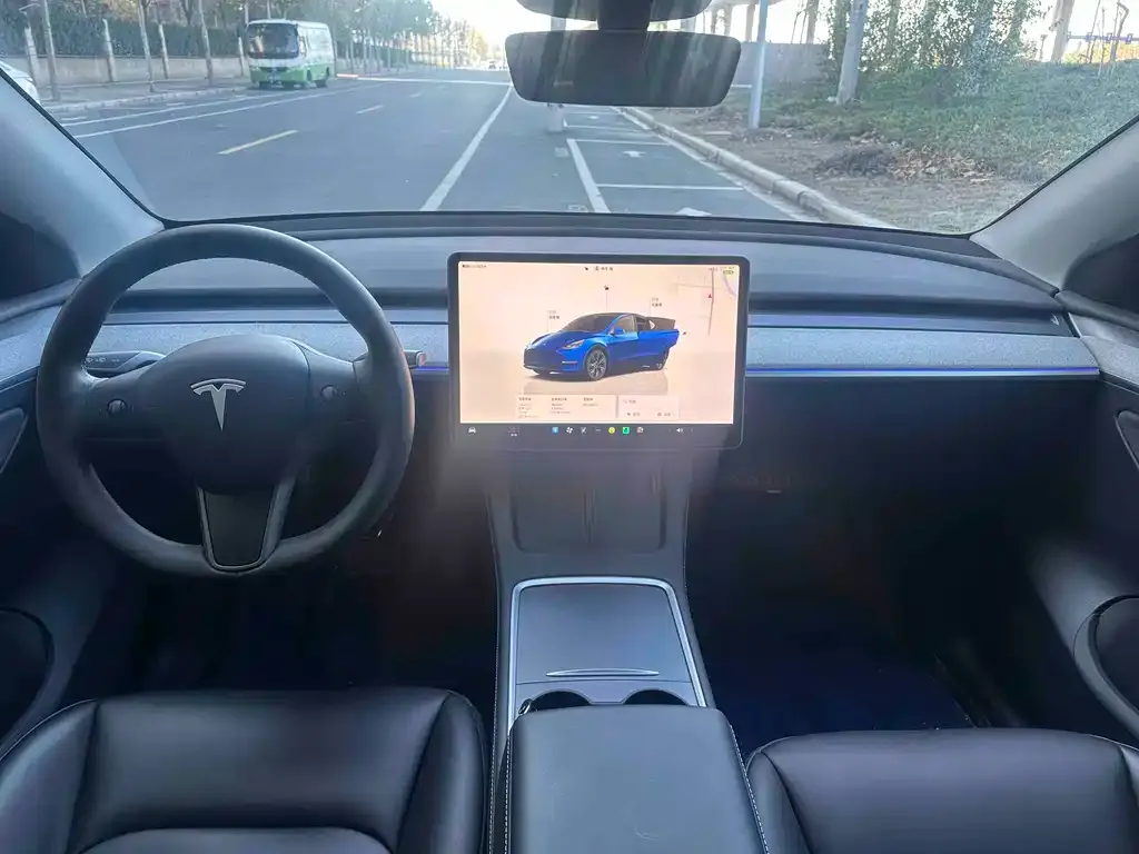 Tesla Model Y — фото 6