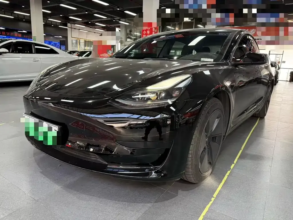 Tesla Model 3 — фото 1