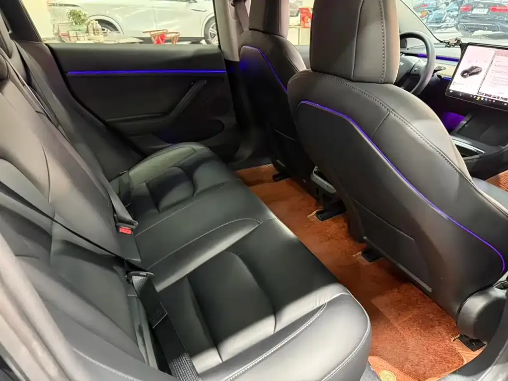 Tesla Model 3 — фото 10