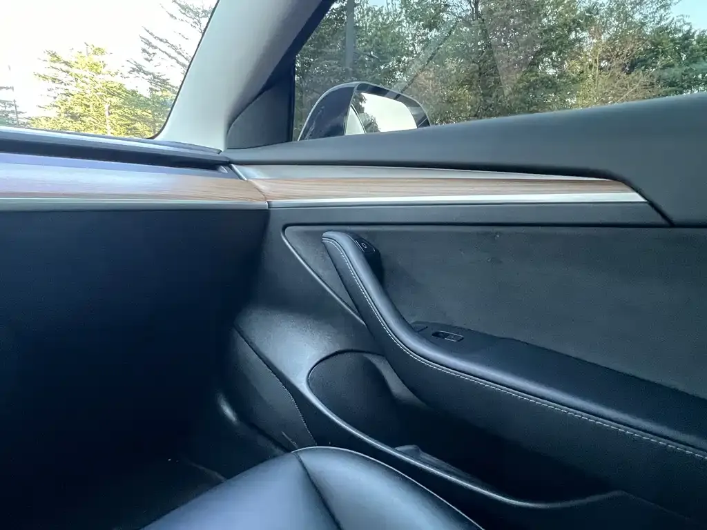 Tesla Model 3 — фото 8