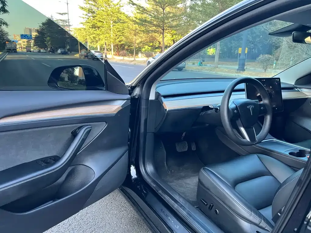 Tesla Model 3 — фото 9