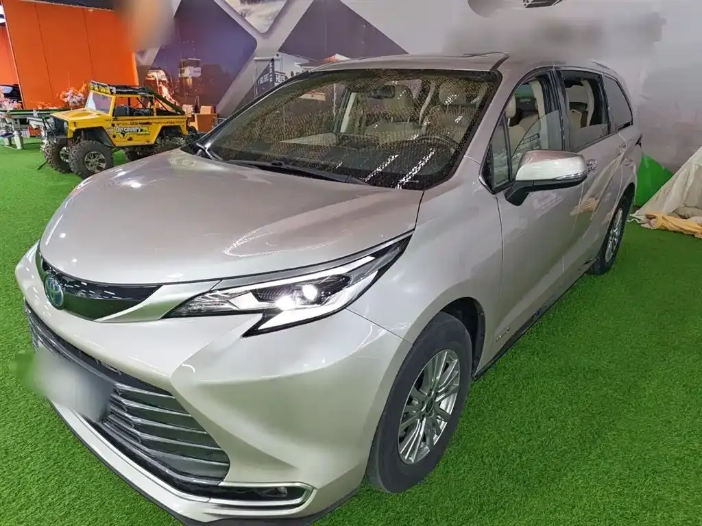 Toyota Sienna 2023 из CN, фото 2