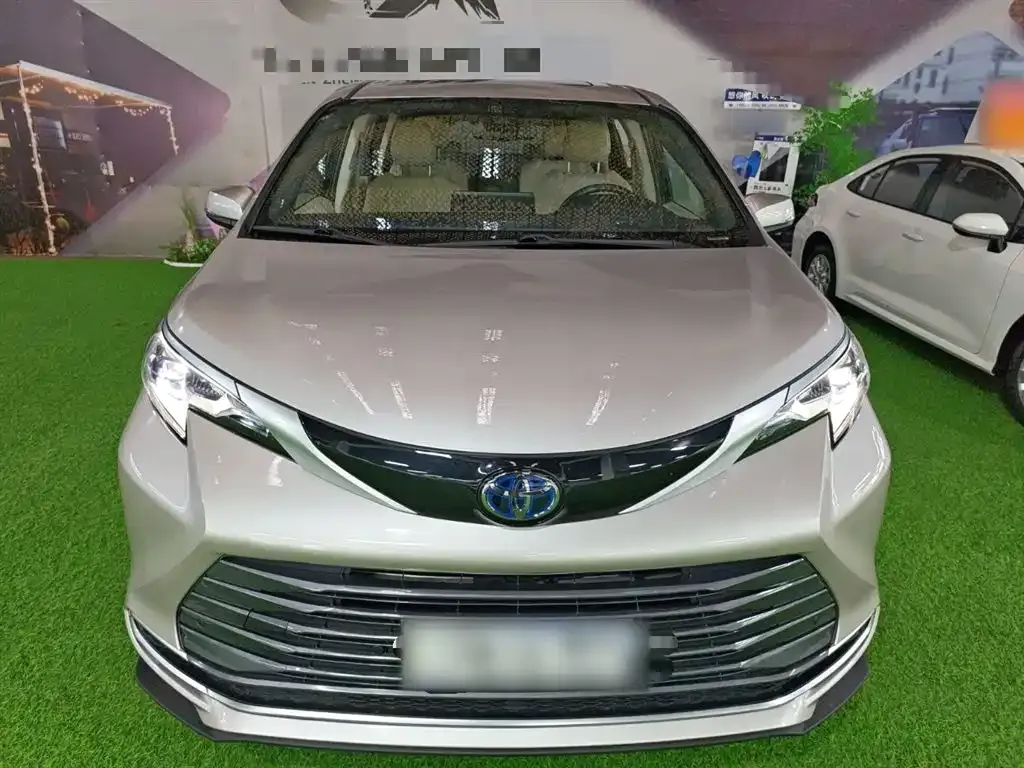 Toyota Sienna 2023 из CN, фото 3