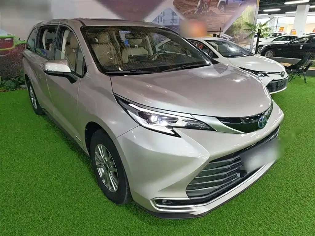 Toyota Sienna 2023 из CN, фото 4