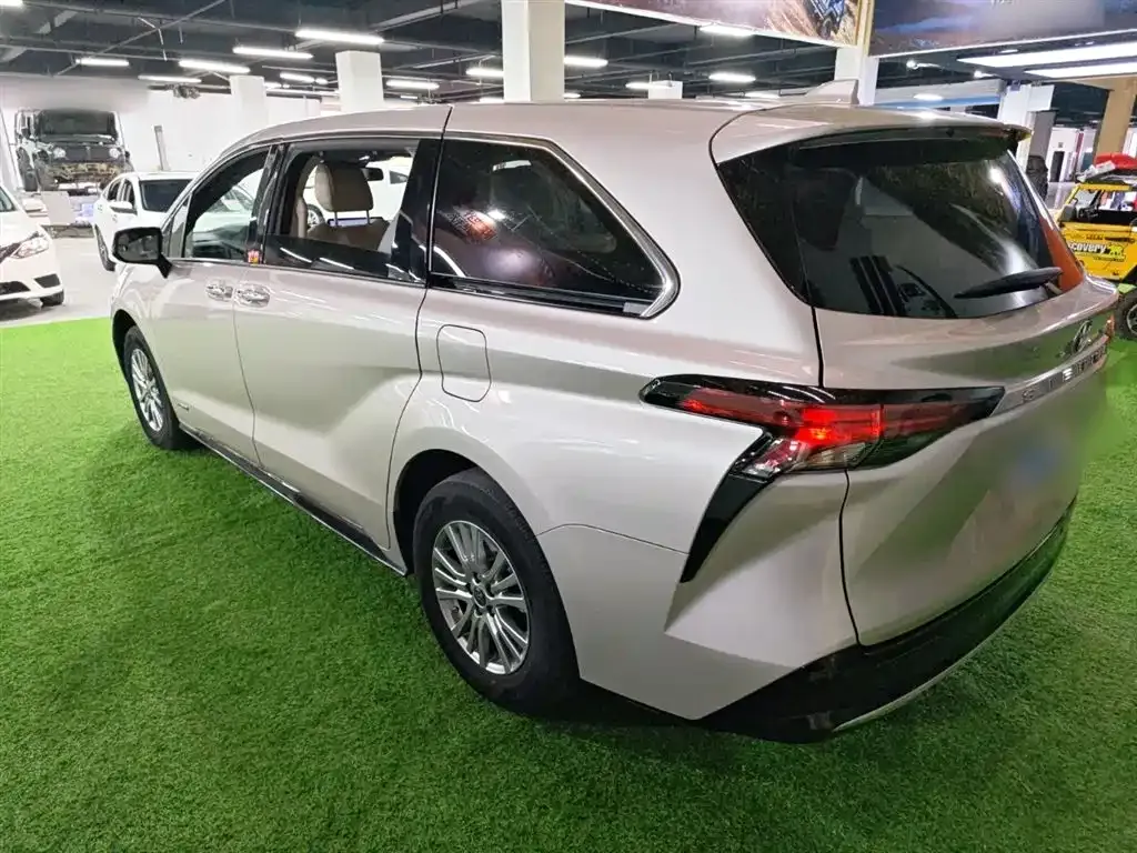 Toyota Sienna 2023 из CN, фото 5
