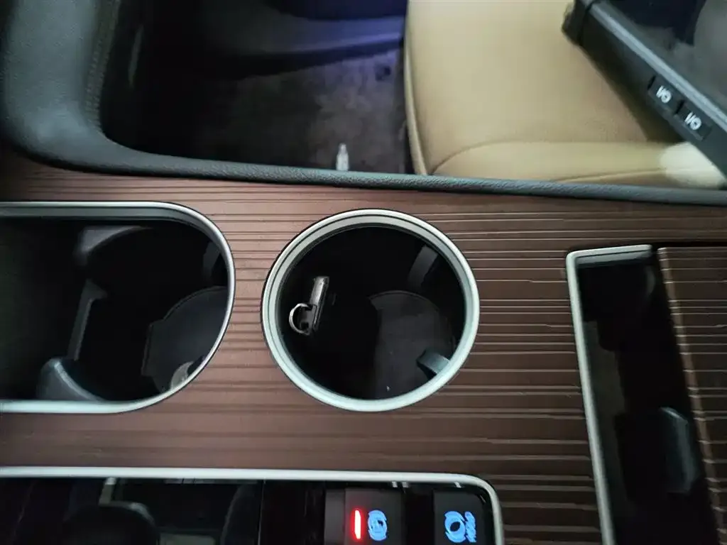 Toyota Sienna 2023 из CN, фото 9