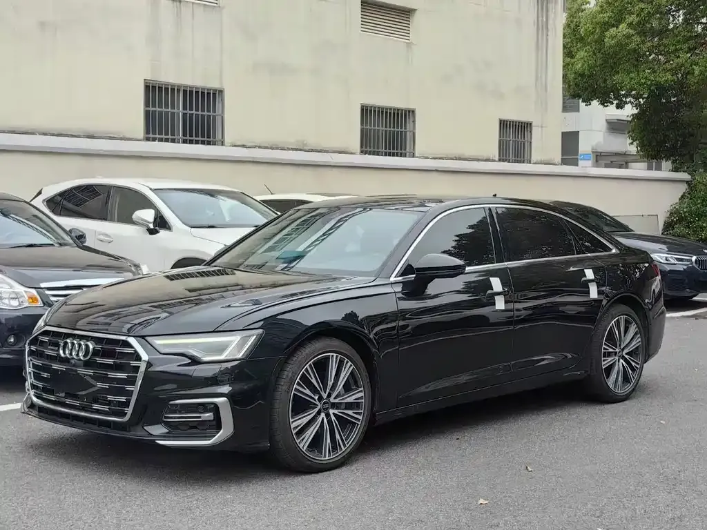 Audi A6L — фото 1