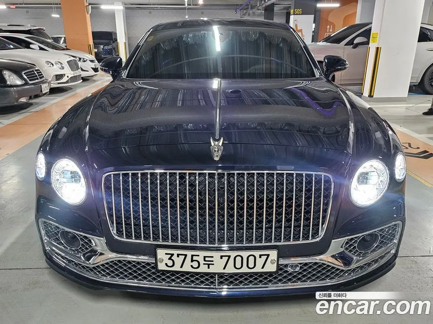 Bentley Flying Spur — фото 1
