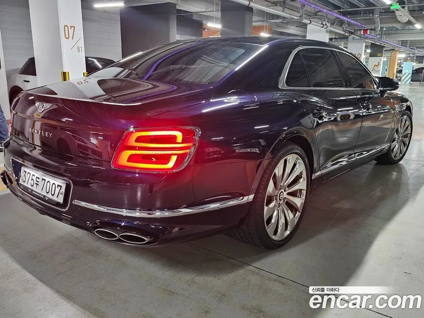 Bentley Flying Spur — фото 3
