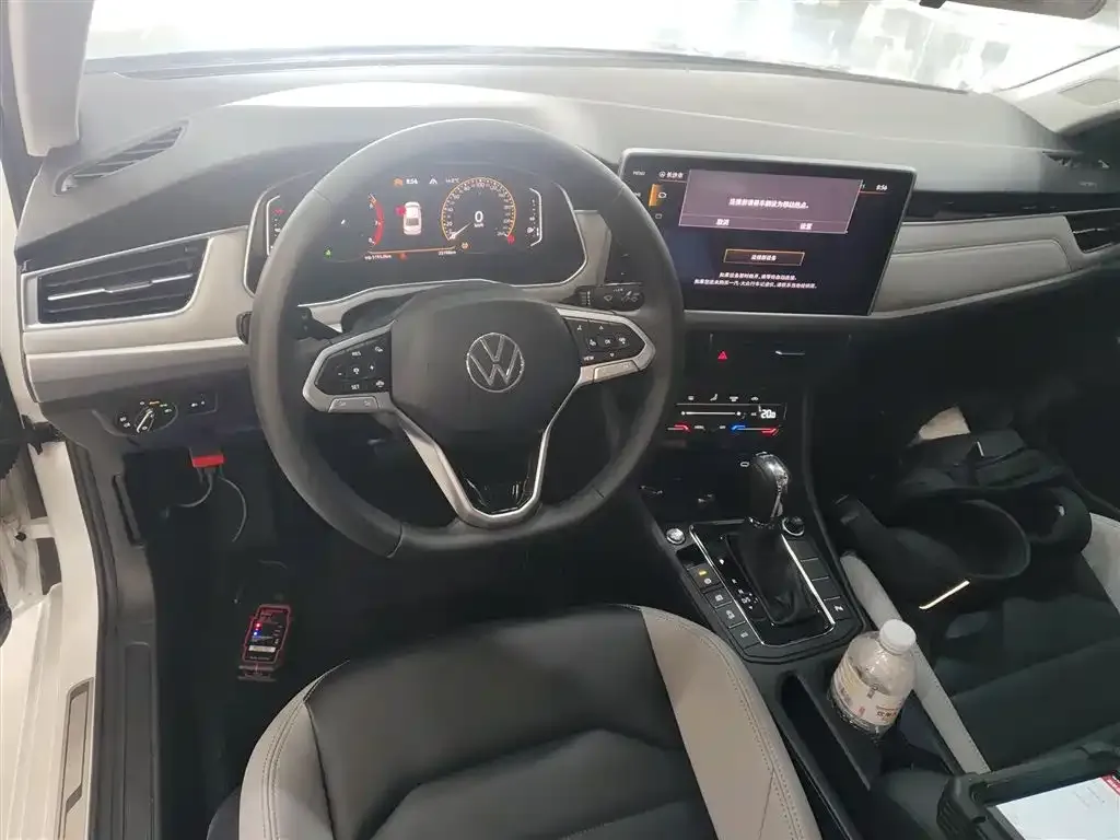 Volkswagen Bora 2024 из CN, фото 10