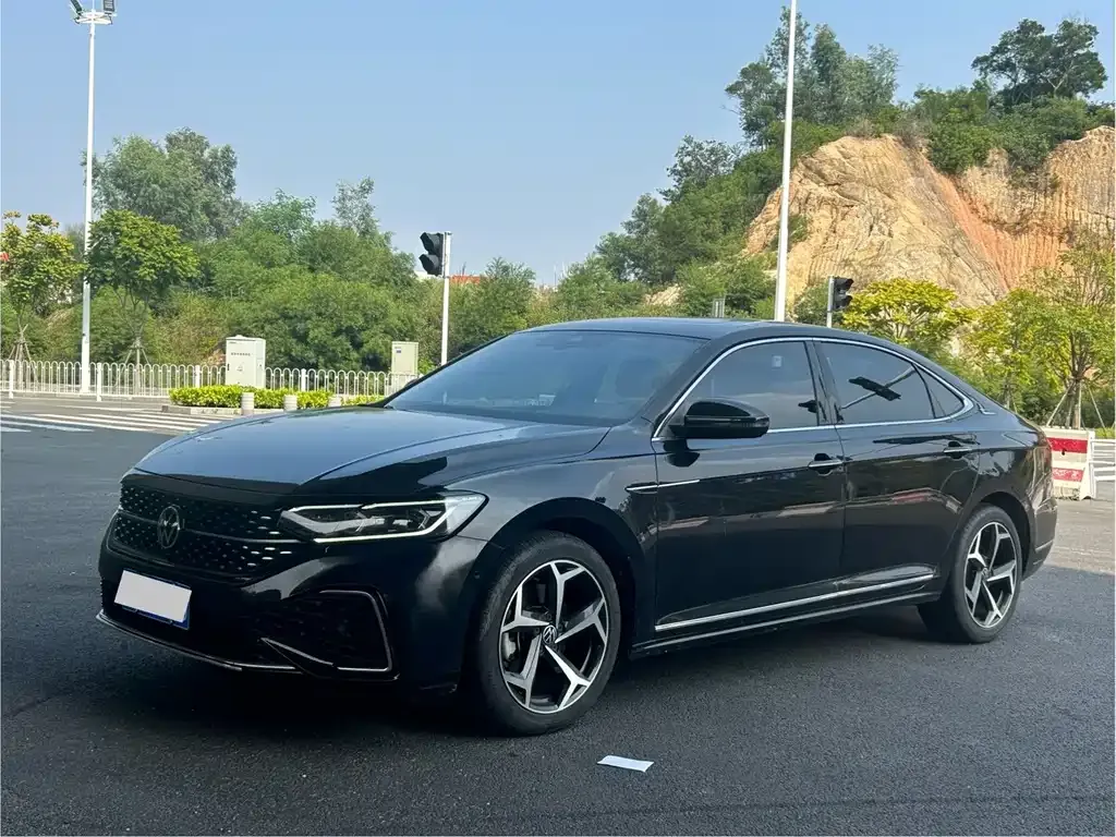 Volkswagen Passat — фото 1