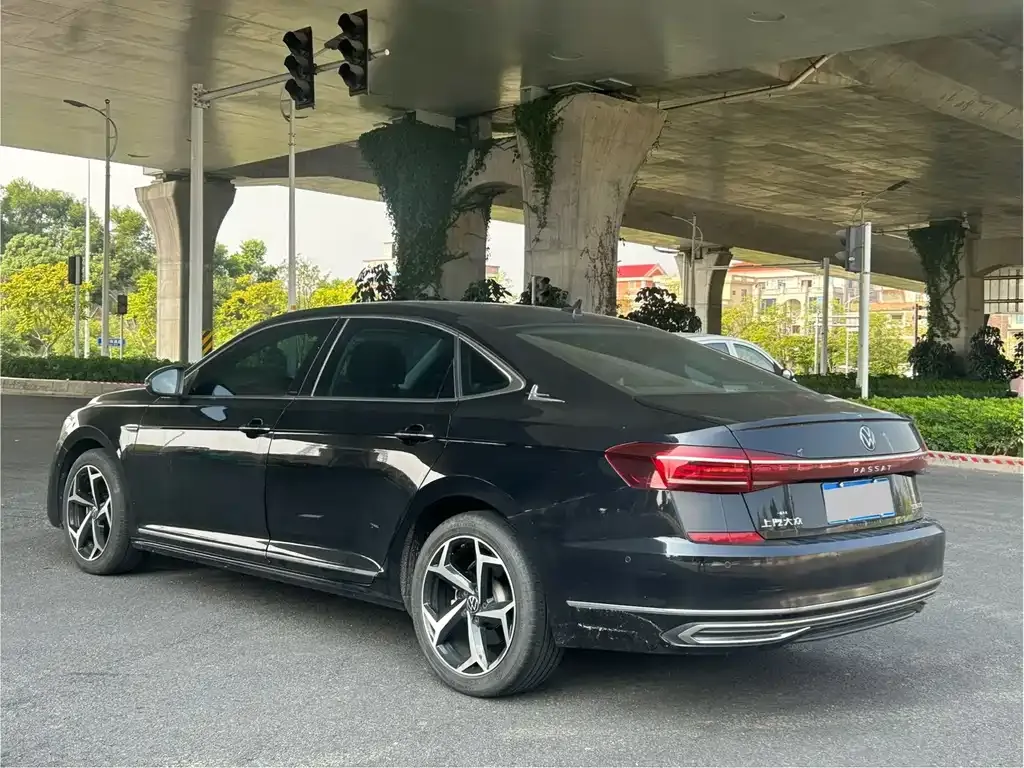 Volkswagen Passat — фото 7