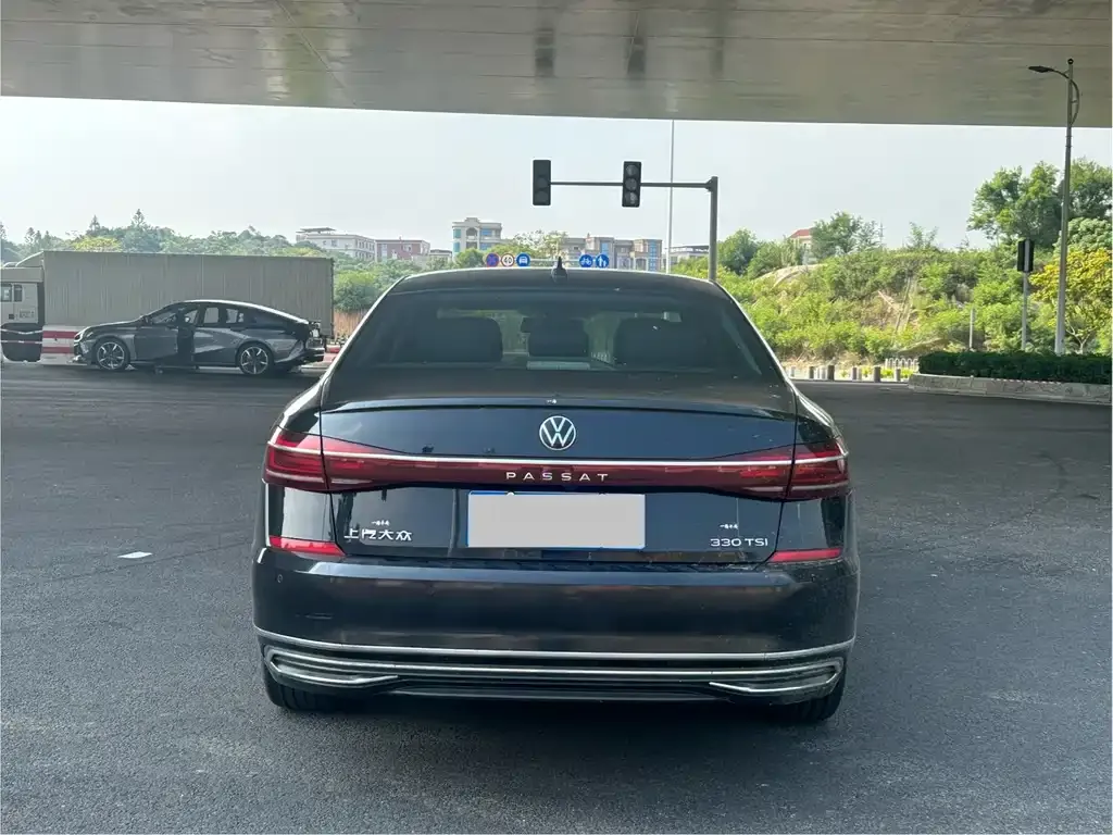 Volkswagen Passat — фото 8