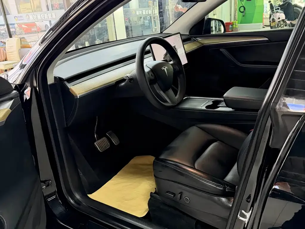 Tesla Model Y — фото 4