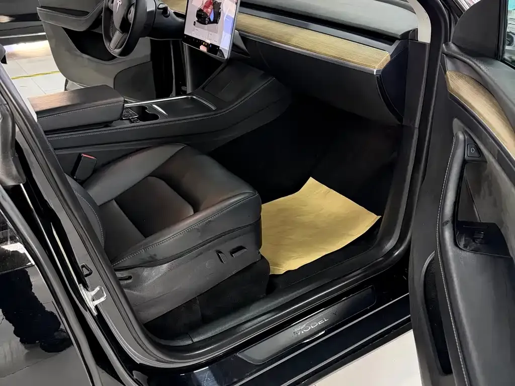 Tesla Model Y — фото 7