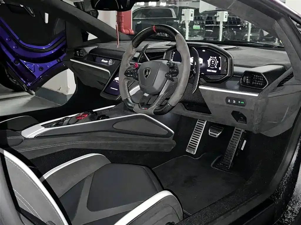 Lamborghini Revuelto 2025 из CN, фото 5