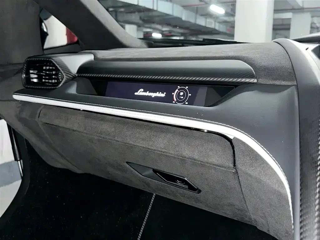 Lamborghini Revuelto 2025 из CN, фото 6