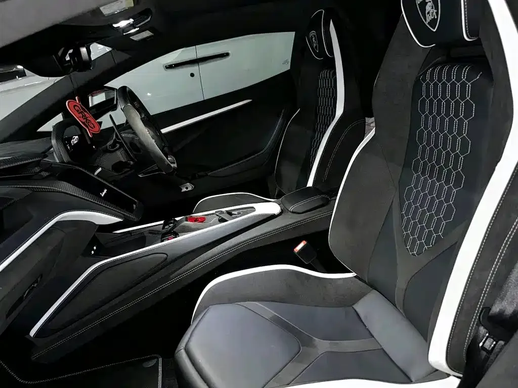 Lamborghini Revuelto 2025 из CN, фото 8