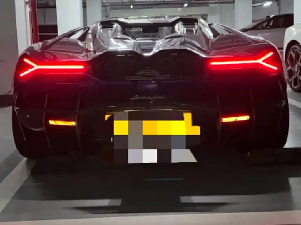 Lamborghini Revuelto 2025 из CN, фото 9