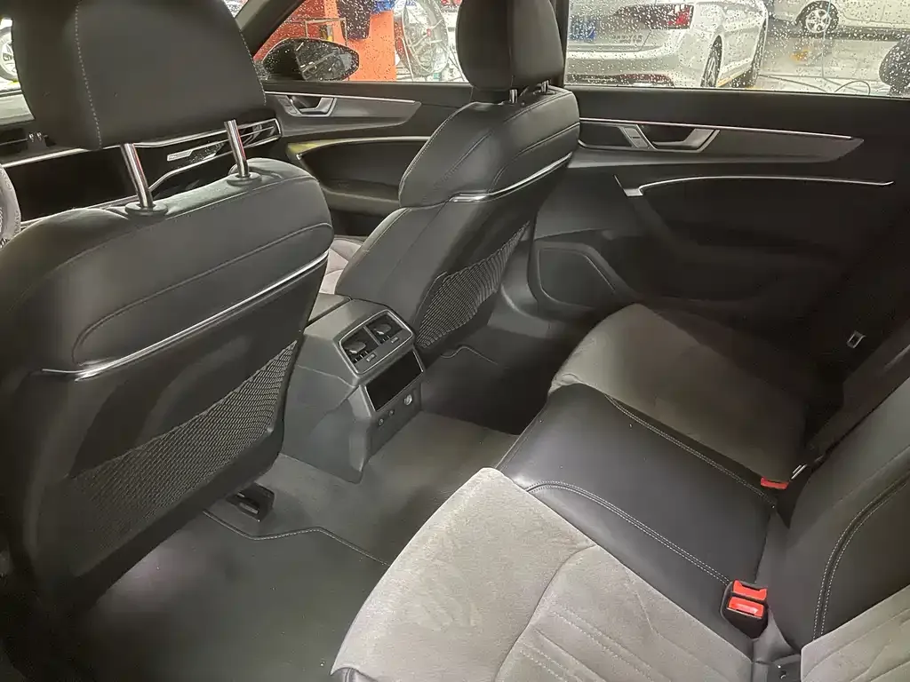 Audi A6L 2023 из CN, фото 6
