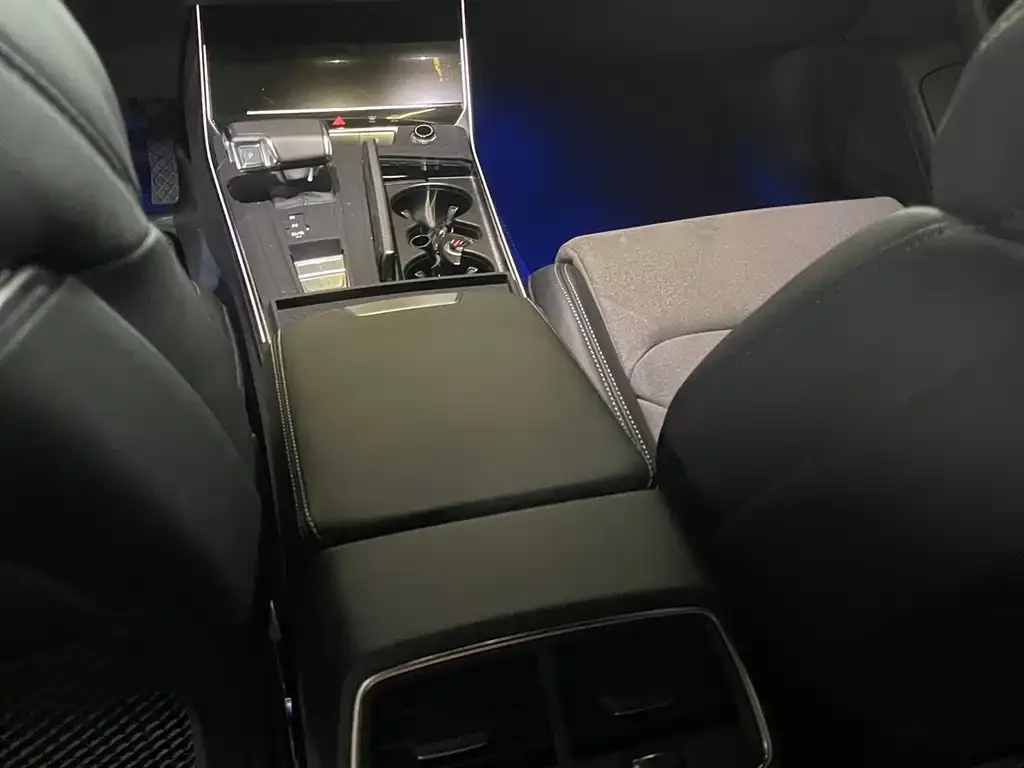 Audi A6L 2023 из CN, фото 8