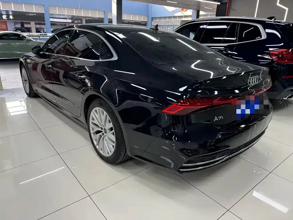 Audi A7L 2024 из CN, фото 6