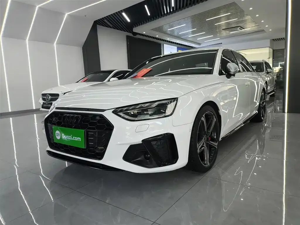 Audi A4L 2022 из CN, фото 1