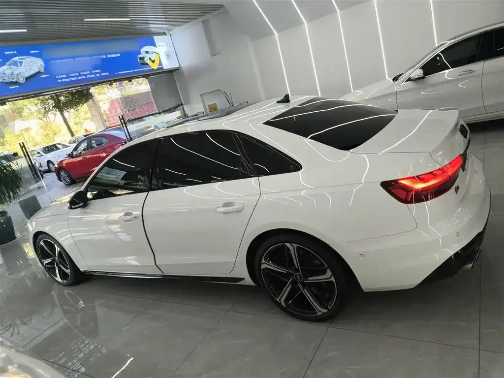 Audi A4L 2022 из CN, фото 5