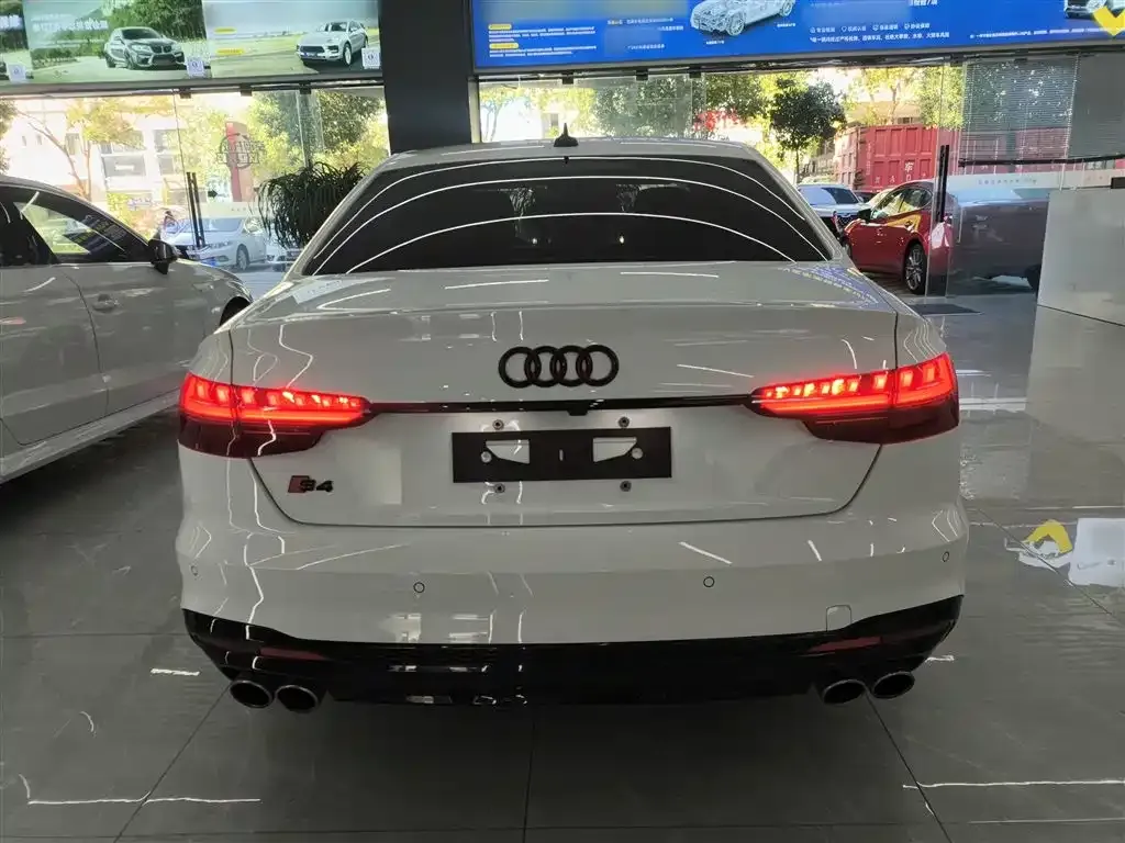 Audi A4L 2022 из CN, фото 6