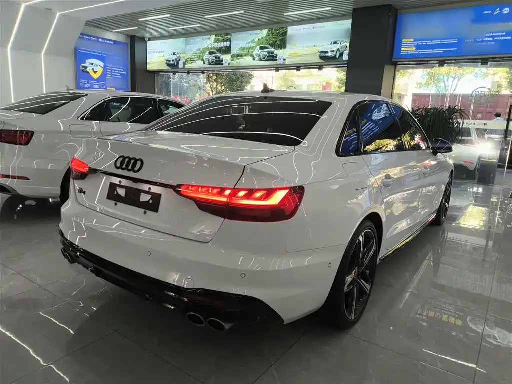Audi A4L 2022 из CN, фото 7