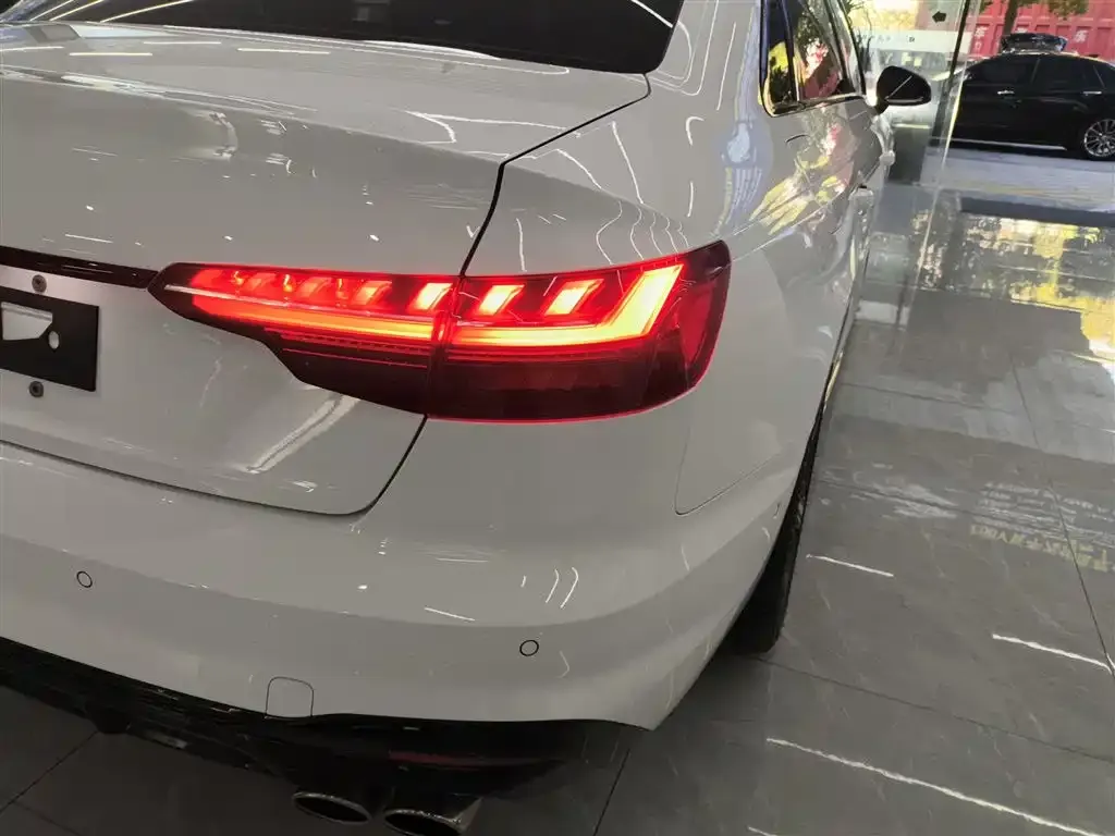 Audi A4L 2022 из CN, фото 8
