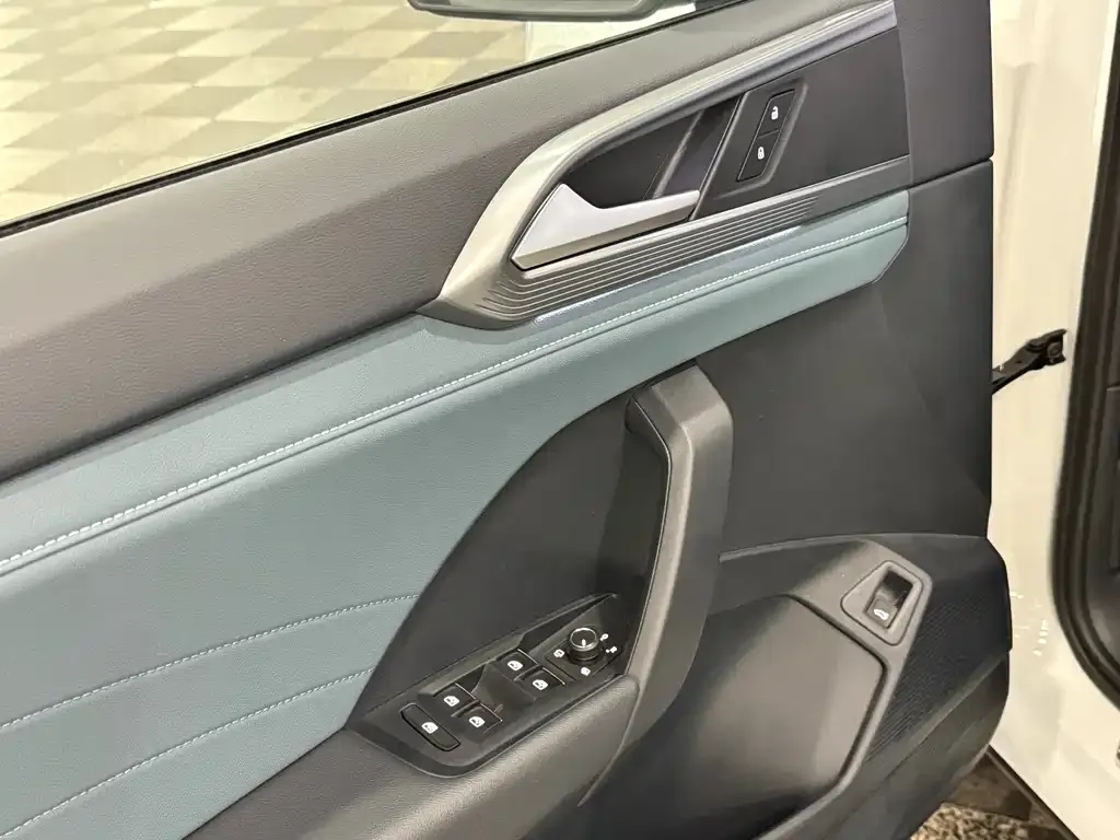 Volkswagen Tharu 2024 из CN, фото 8