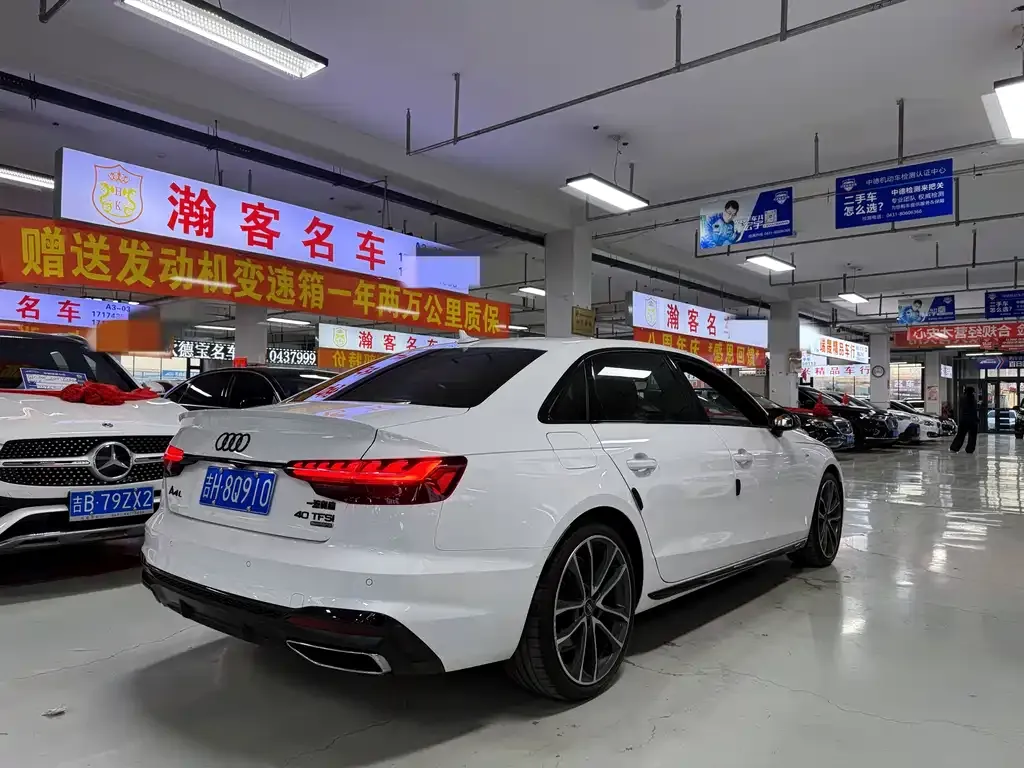 Audi A4L 2023 из CN, фото 4