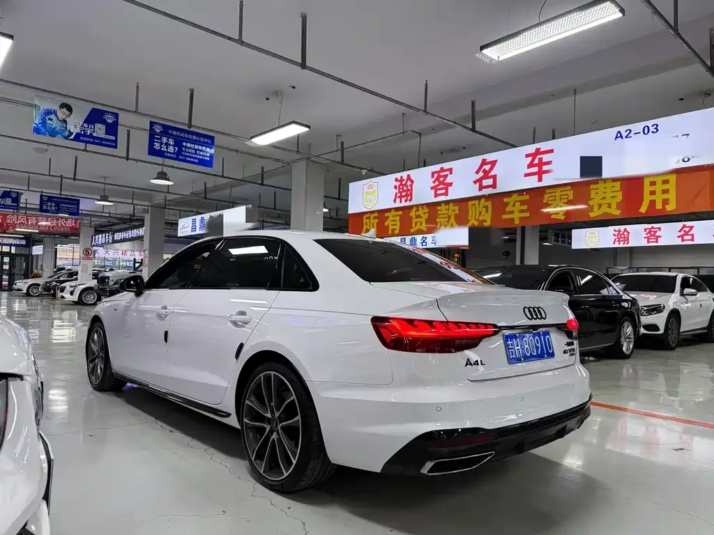 Audi A4L 2023 из CN, фото 6