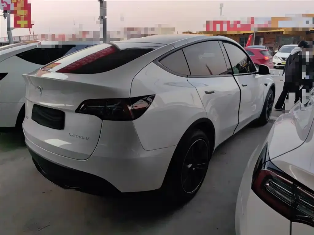 Tesla Model Y — фото 7