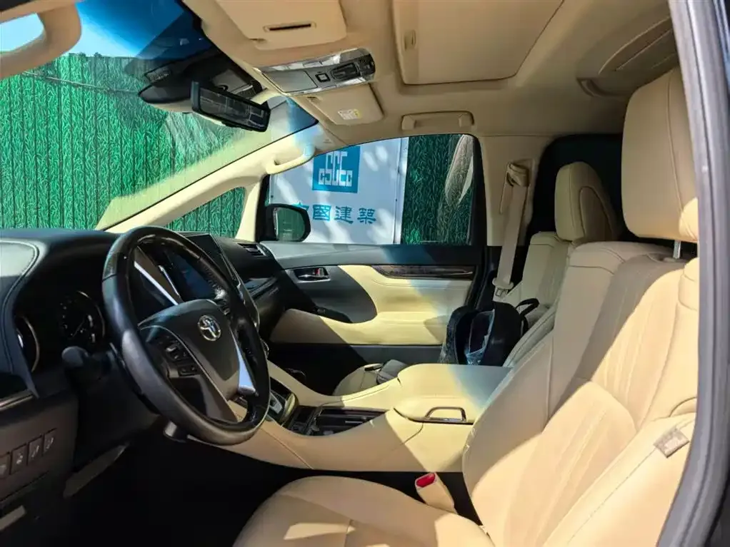Toyota Vellfire — фото 6