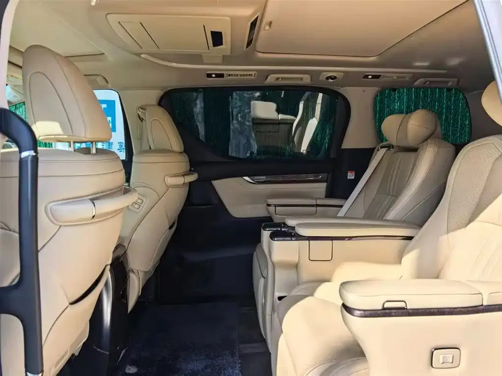 Toyota Vellfire — фото 8