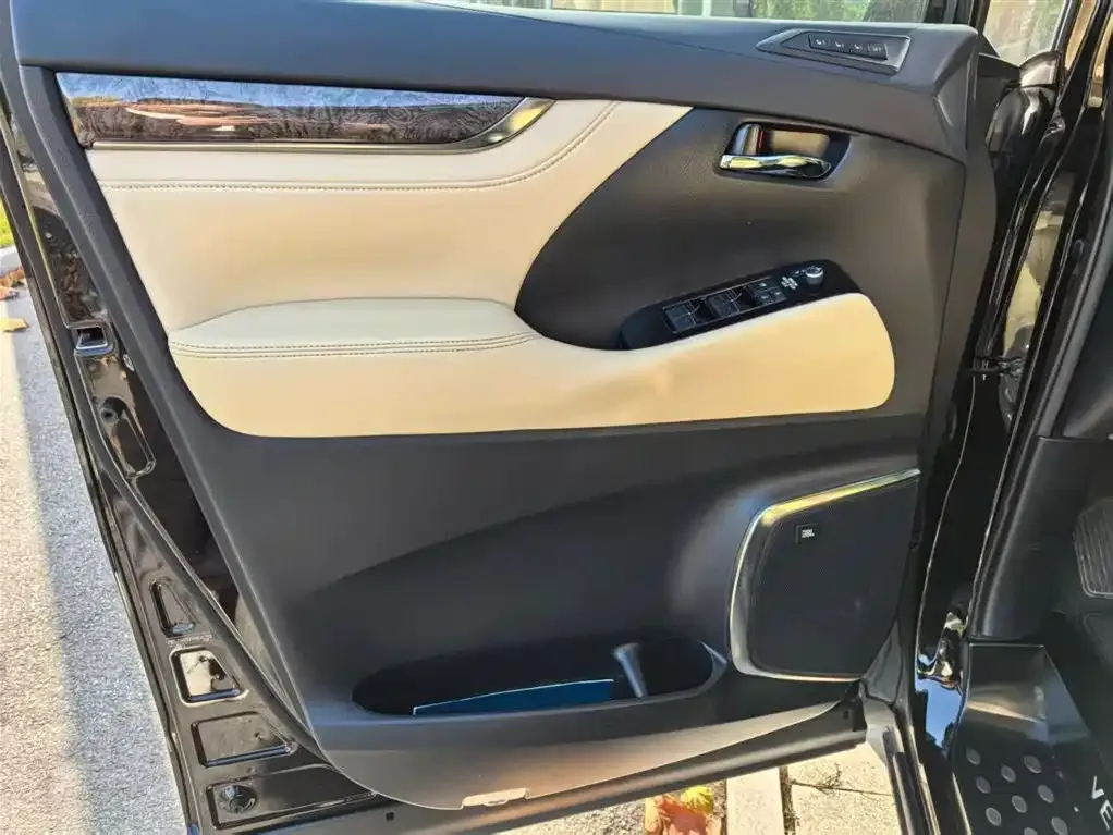 Toyota Vellfire — фото 9