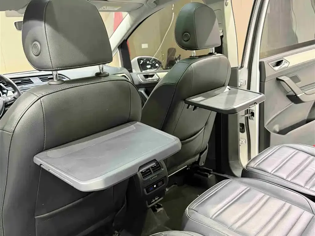 Volkswagen Touran 2022 из CN, фото 10