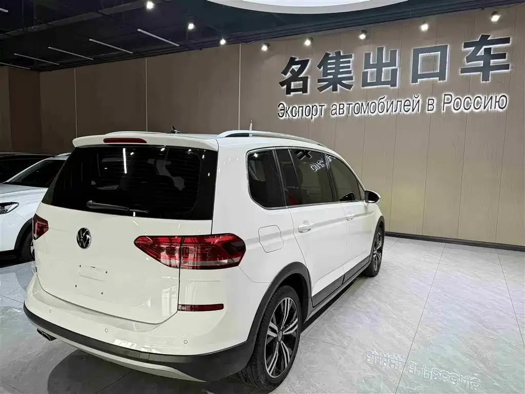 Volkswagen Touran 2022 из CN, фото 4