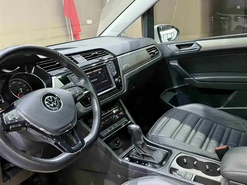 Volkswagen Touran 2022 из CN, фото 7